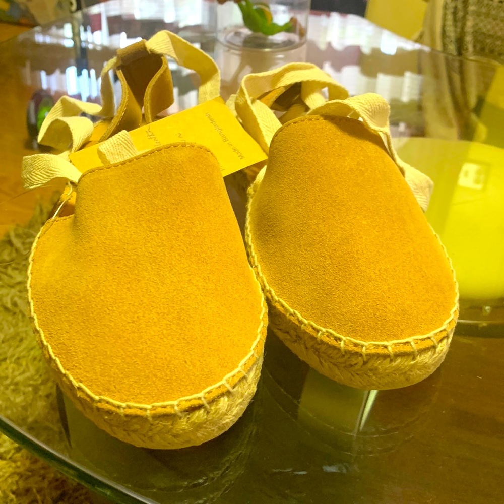 Women footwear. Brown and leather